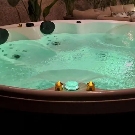 Casa Victoria Garden Con Jacuzzi Y Piscina Hébergement de vacances